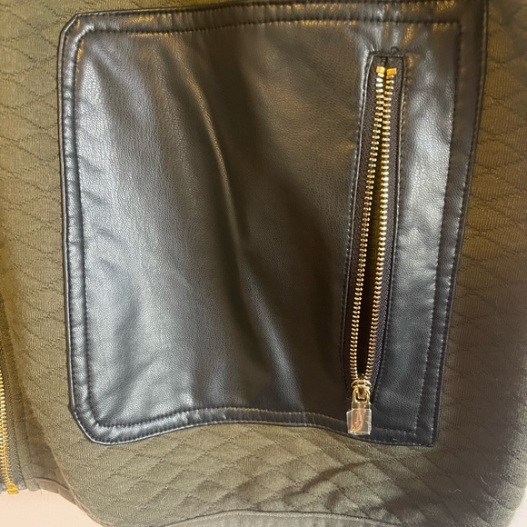 Jones New York Quilted Jacket | Size M - Picture 5 of 8